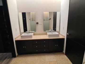 Casa en venta en Querétaro dentro del Club de Golf Campanario, de OPORTUNIDAD