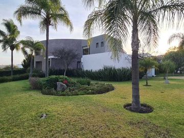 Casa en venta en Querétaro dentro del Club de Golf Campanario, de OPORTUNIDAD