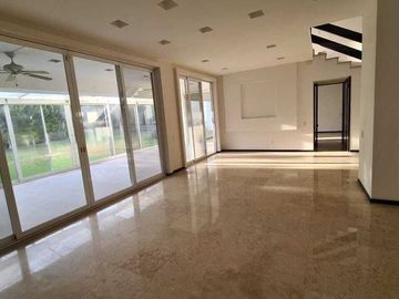 Casa en venta en Querétaro dentro del Club de Golf Campanario, de OPORTUNIDAD