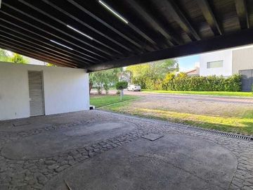 Casa en venta en Querétaro dentro del Club de Golf Campanario, de OPORTUNIDAD