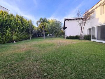 Casa en venta en Querétaro dentro del Club de Golf Campanario, de OPORTUNIDAD