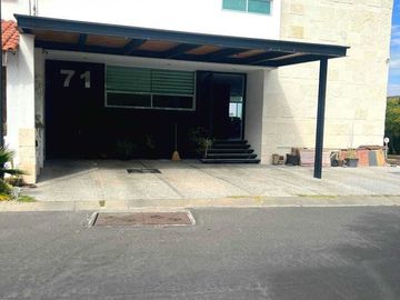 Venta de Casa en Querétaro, Claustros del Sur, zona Centro Sur, 4 recámaras