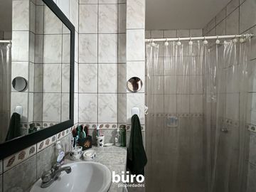 LINDO DEPARTAMENTO EN VENTA, CONDOMINIO FRENTE AL MAR, CERRO AZUL