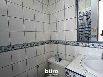 LINDO DEPARTAMENTO EN VENTA, CONDOMINIO FRENTE AL MAR, CERRO AZUL