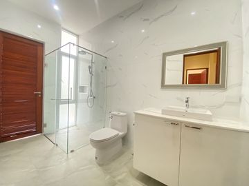 Idyllic haven for sale: 350sqm 4 bed 4 bath thee Priced at ฿10,900,000.