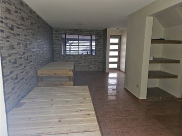 CASA EN VENTA EN EL PEÑON GUADALUPE FRENTE A PARQUE