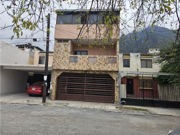 CASA EN VENTA EN EL PEÑON GUADALUPE FRENTE A PARQUE