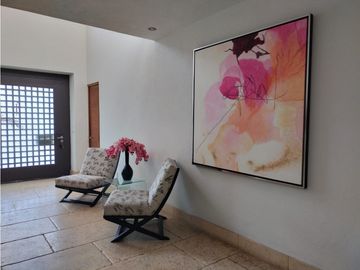 EXCLUSIVA RESIDENCIA EN PRADO LARGO, CON BUENOS ACABADOS