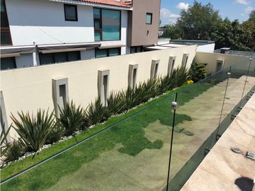 EXCLUSIVA RESIDENCIA EN PRADO LARGO, CON BUENOS ACABADOS