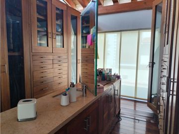 EXCLUSIVA RESIDENCIA EN PRADO LARGO, CON BUENOS ACABADOS