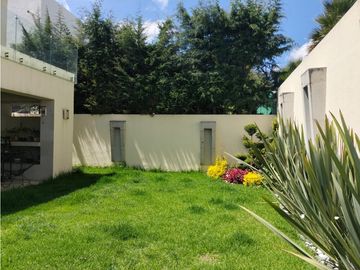 EXCLUSIVA RESIDENCIA EN PRADO LARGO, CON BUENOS ACABADOS
