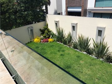 EXCLUSIVA RESIDENCIA EN PRADO LARGO, CON BUENOS ACABADOS