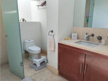 EXCLUSIVA RESIDENCIA EN PRADO LARGO, CON BUENOS ACABADOS