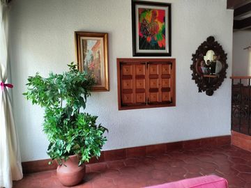 HERMOSA CASA  CON GRANDES VISTAS A LA CIUDAD