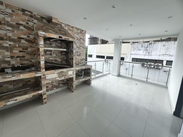 Casa En Venta O Renta En Condominio Sector Camino Real, Tres Niveles Con Zona Bbq