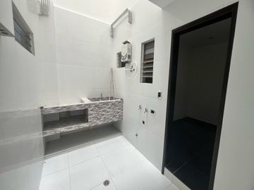 Casa En Venta O Renta En Condominio Sector Camino Real, Tres Niveles Con Zona Bbq