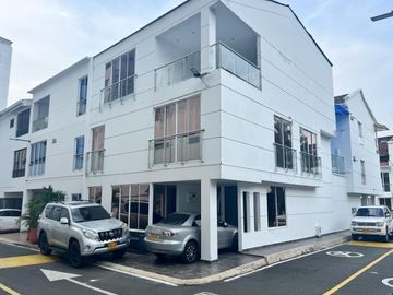 Casa En Venta O Renta En Condominio Sector Camino Real, Tres Niveles Con Zona Bbq