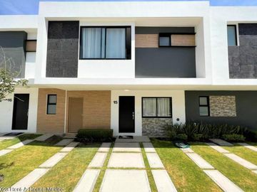 Zakia casa nueva de 4 recamaras en VENTA RAH2060