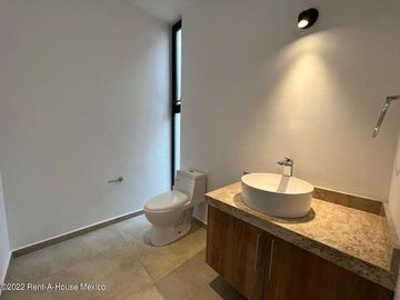 VENTA - Casa, cuarto de servicio, 4 recamaras 1 en planta baja. Cumbres del Lago