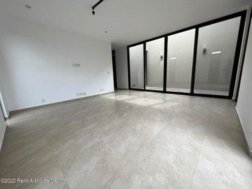 VENTA - Casa, cuarto de servicio, 4 recamaras 1 en planta baja. Cumbres del Lago