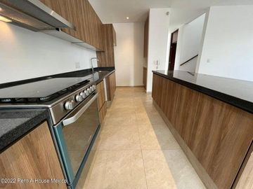 VENTA - Casa, cuarto de servicio, 4 recamaras 1 en planta baja. Cumbres del Lago