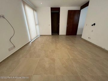 VENTA - Casa, cuarto de servicio, 4 recamaras 1 en planta baja. Cumbres del Lago