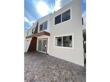 VENDO o ALQUILO  PH EVEREST PASEO DEL NORTE BRISAS DEL GOLF