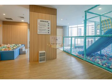SE VENDE APARTAMENTO EN YACHT CLUB, AVENIDA BALBOA (MC)