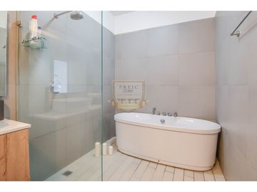 SE VENDE APARTAMENTO EN YACHT CLUB, AVENIDA BALBOA (MC)