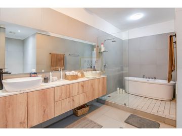 SE VENDE APARTAMENTO EN YACHT CLUB, AVENIDA BALBOA (MC)