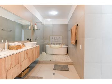 SE VENDE APARTAMENTO EN YACHT CLUB, AVENIDA BALBOA (MC)