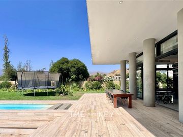 Casa en Venta en Cond. Las Brisas de Chicureo - El Parronal
