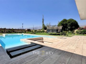 Casa en Venta en Cond. Las Brisas de Chicureo - El Parronal