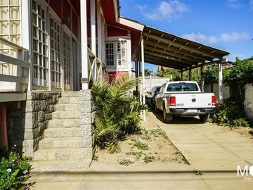 Casa en Venta en Av. El Quisco