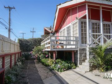 Casa en Venta en Av. El Quisco