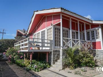 Casa en Venta en Av. El Quisco