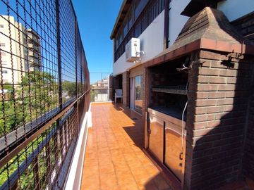 VENTA DEPTO CAT. 5 AMB + DEP +2 COCHERAS, PERMUTA