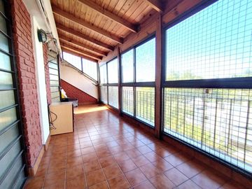 VENTA DEPTO CAT. 5 AMB + DEP +2 COCHERAS, PERMUTA
