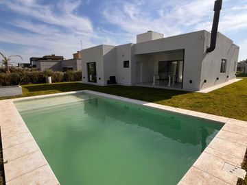 CASA EN VENTA EN CANNING 4 AMBIENTES A ESTRENAR