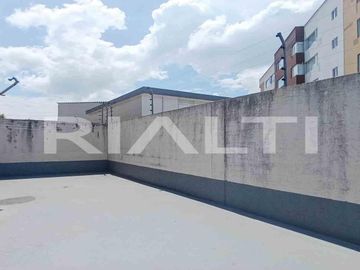 Departamento con Patio en Venta en la 6 de Diciembre y Rio Coca