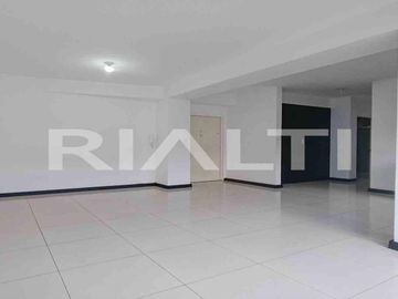 Departamento con Patio en Venta en la 6 de Diciembre y Rio Coca