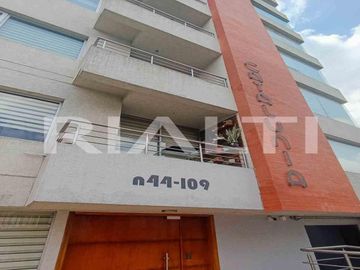 Departamento con Patio en Venta en la 6 de Diciembre y Rio Coca