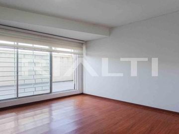 Departamento con Patio en Venta en la 6 de Diciembre y Rio Coca