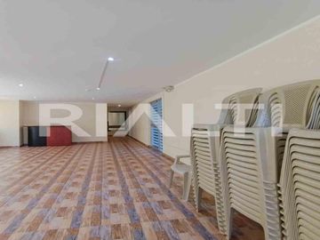 Departamento con Patio en Venta en la 6 de Diciembre y Rio Coca