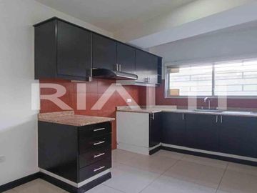 Departamento con Patio en Venta en la 6 de Diciembre y Rio Coca
