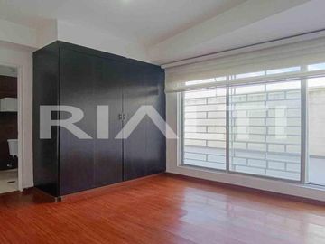 Departamento con Patio en Venta en la 6 de Diciembre y Rio Coca