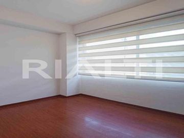 Departamento con Patio en Venta en la 6 de Diciembre y Rio Coca
