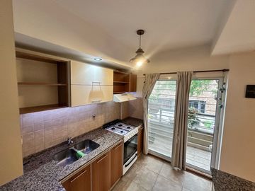 VENTA  DEPARTAMENTO 2 AMBIENTES   FRENTE  LUMINOSO   BALCON  COCHERA INDIVIDUAL  V.PUEYRREDON