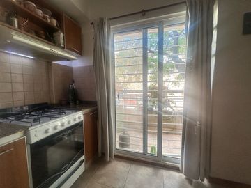 VENTA  DEPARTAMENTO 2 AMBIENTES   FRENTE  LUMINOSO   BALCON  COCHERA INDIVIDUAL  V.PUEYRREDON
