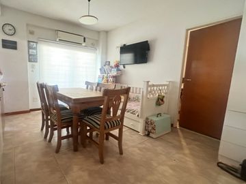 VENTA  DEPARTAMENTO 2 AMBIENTES   FRENTE  LUMINOSO   BALCON  COCHERA INDIVIDUAL  V.PUEYRREDON